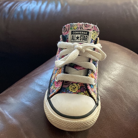 Toddler size 6 floral converse tennis shoes - Picture 3 of 4
